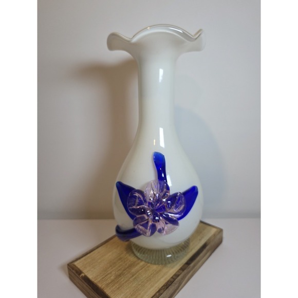 Art Glass Vase White Hand Blown Applied Cobalt Blue Pink Flower Ruffled‎ Vintage - Picture 1 of 10